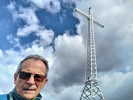 MONTE ZUCCO (1232 m) ad anello da casa-Zogno (300 m) con festa di fiori (17mar21)  - FOTOGALLERY